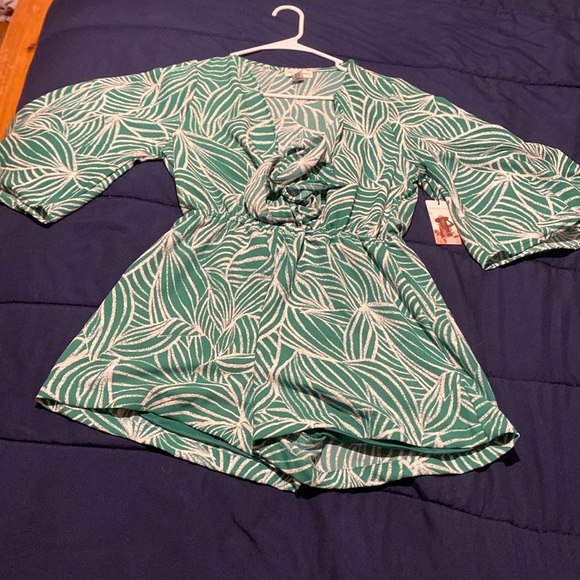 NWT Sincerely Jules Green Shorts Romper Size M - Picture 1 of 7